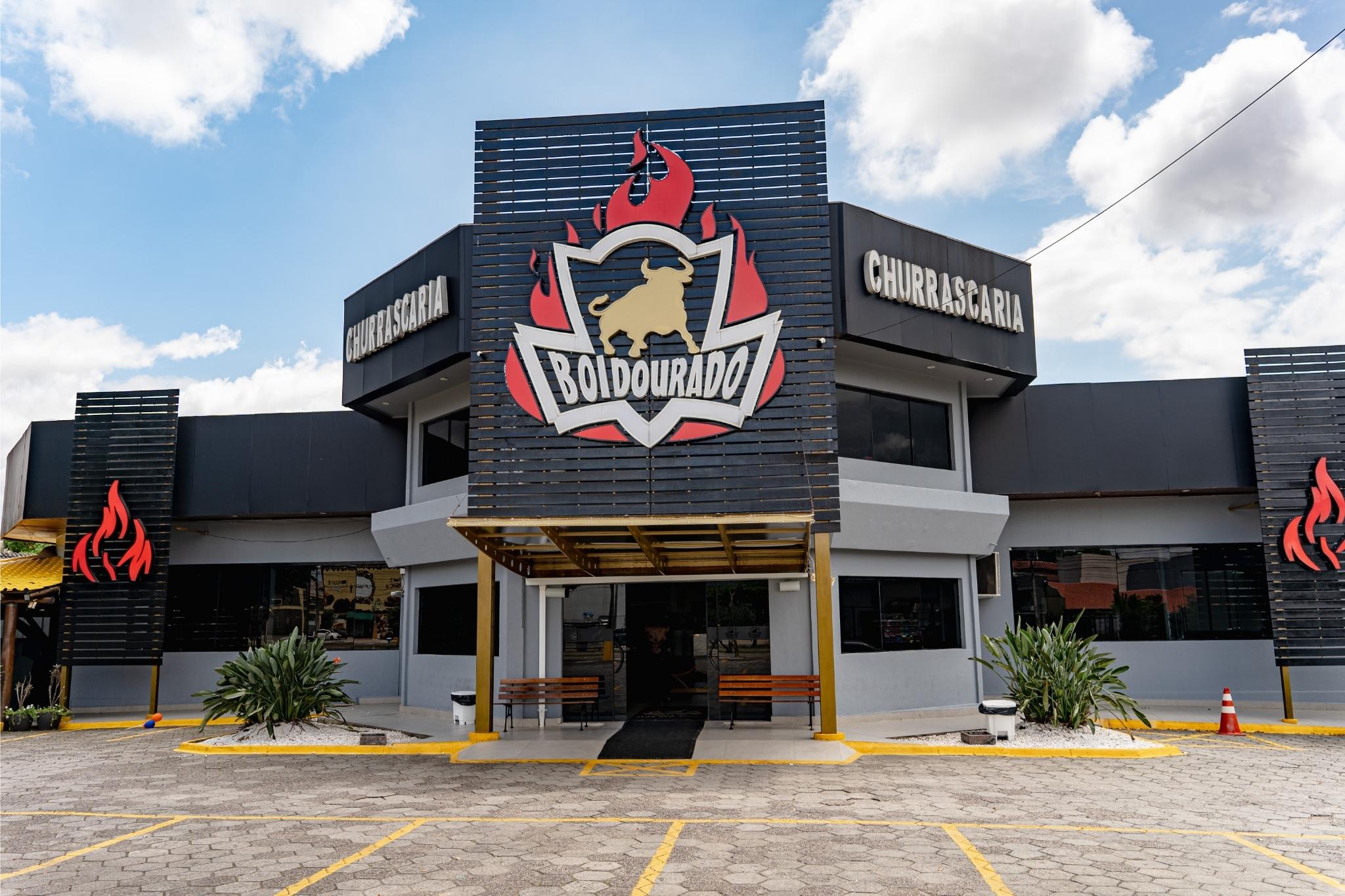 Fachada da Churrascaria Boi Dourado no bairro Uberaba em Curitiba